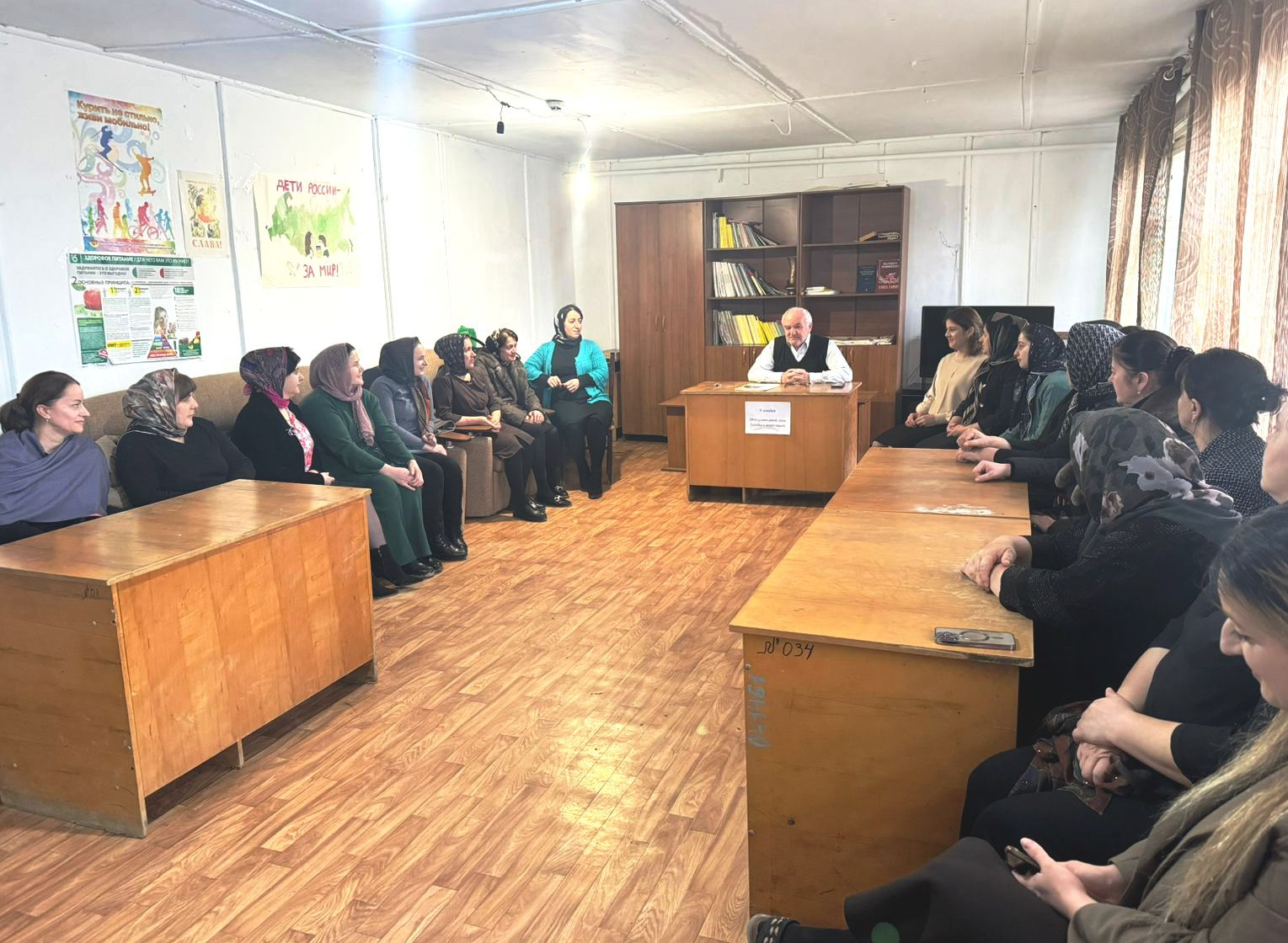 В рамках Международного дня борьбы с коррупцией в Комплексном центре Дахадаевского района провели беседу на правовую тему